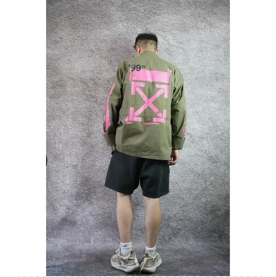 🦋Exclusive for cross-border supply, Hot Sale🦋80 【Light Black】Essentials FW 23 Essentials Shorts Smoke Solid color elastic straight American heavyweight casual shorts for men and women Same Style ESSENTIALS was founded in Los Angeles, USA in 2018. The original intention of the establishment was to let more people wear affordable Versatile trendy items. In terms of fabric tailoring, it follows the same comfort and fineness as FEAR OF GOD, and the design is simplified from complexity, with the eye-catching "ESSENTIALS" LOGO running throughout. ESSENTIALS has been favored by fashion enthusiasts since its launch, and many European and American superstars are also its loyal buyers, such as KANYE WEST, JUSITN BIEBER, RIHANNA, etc. . . . . The most popular FOG color on the Internet is here, double-row silicone, the original custom-made fabric is soft and comfortable, no color difference, the custom-dyed rib collar is dyed in the same vat, the original Authentic designated flocking printing factory, there are few machines on the market that can produce a three-dimensional 3D feeling, the width and length of each letter and the 3D depth, etc., the ceiling of the industry, that is to say, you don’t need to look closely to know that it is 3D. In the details, we can see that the size of each corner of the hood is symmetrical and made of double-layer fabric. Factory’s great technology is that it can make each corner symmetrical so that it doesn’t look soft and floppy when worn, and it feels stiff. The original OVERSIZE version is full of high street style. Color: Light Black, Haze Blue, Plum, Seal Gray Size: XS-XL (maximum weight) Recommended: Same Style for men and women